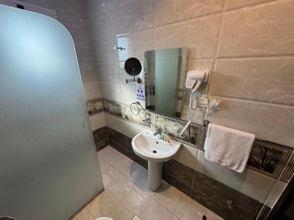 PRIMOTEL Suites As Salamah image 29