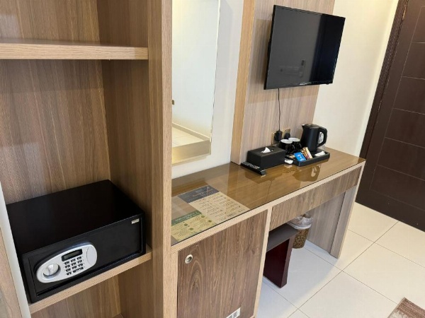 PRIMOTEL Suites As Salamah image 8